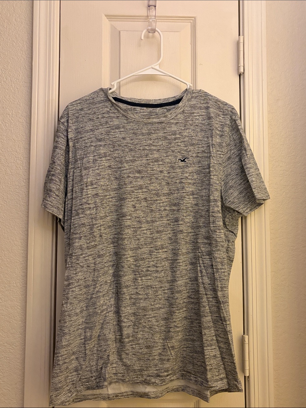 Hollister Men's Marled Light Gray Crew Tee